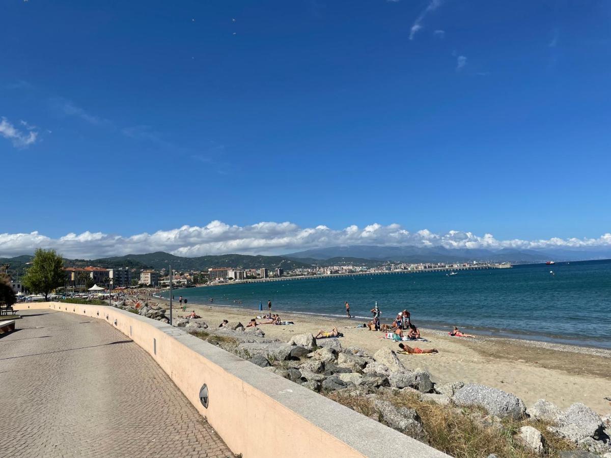 Summer Vado Ligure Exterior foto